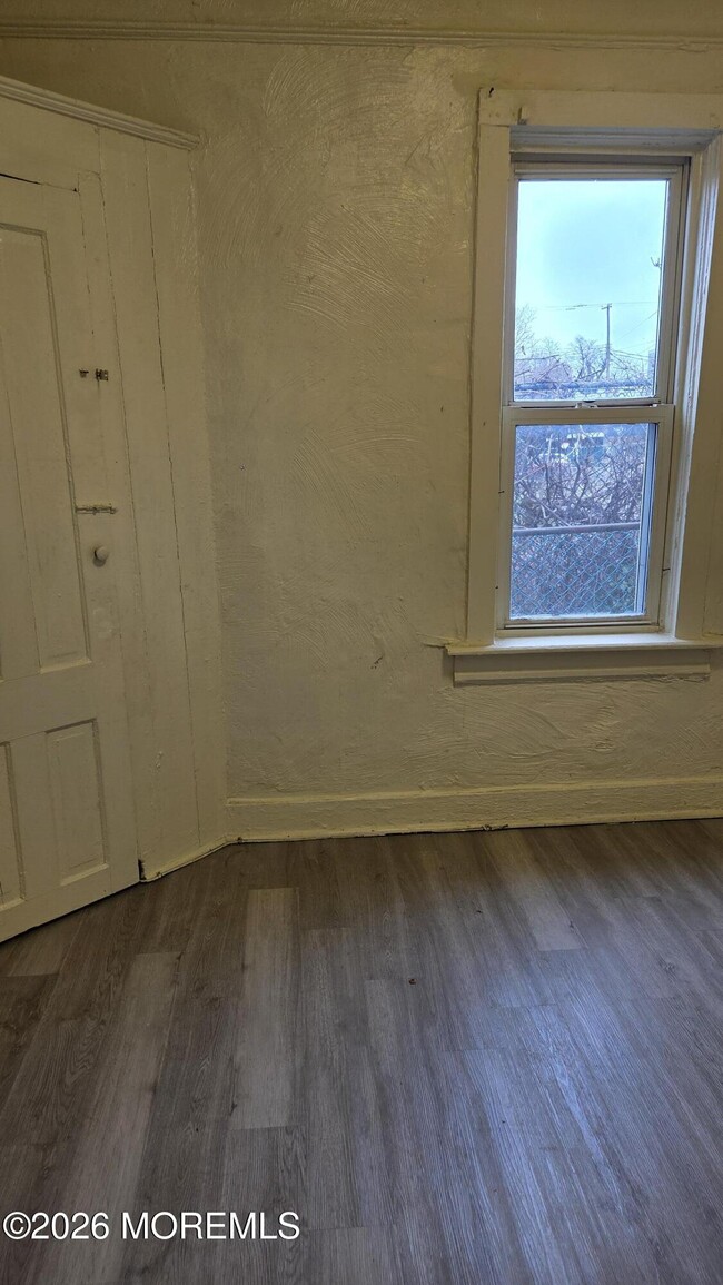 Building Photo - 44 Borden Ave