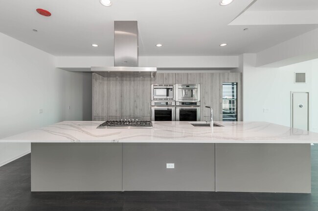 Building Photo - 220 E Illinois St