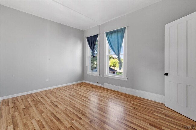 Building Photo - 319 Merriman Ave