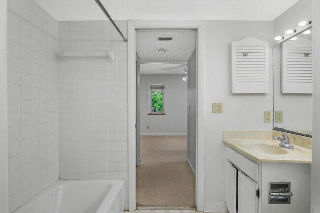 Building Photo - 1706 Bald Eagle Dr