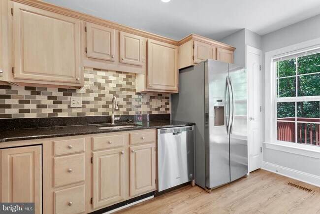 Building Photo - 46613 Silhouette Square