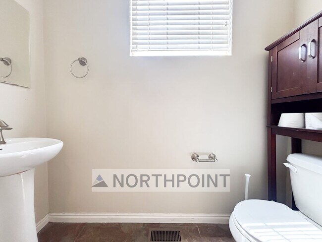 Building Photo - 3 Bed 2 Bath townhome near Jordan River Park!