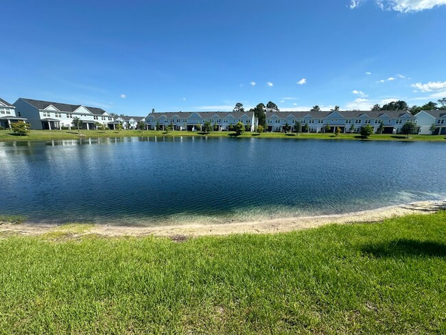 Building Photo - Beachwalk Townhouse, Water View/End Unit, ...