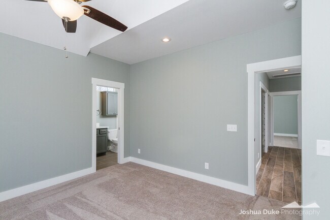 Building Photo - Pre-Leasing Modern Style Home Minutes from Campus and Downtown Fayetteville