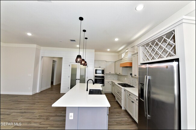 Building Photo - 13868 Paseo Perlas Dr