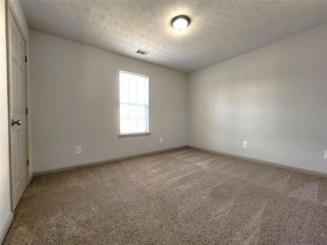 Building Photo - 424 Village Bluff Dr