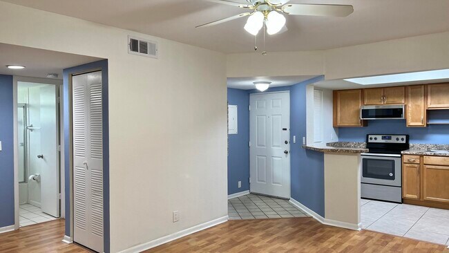 Building Photo - 1532 SE Royal Green Cir