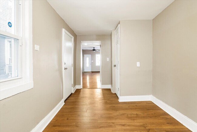 Building Photo - 424 S Eden St