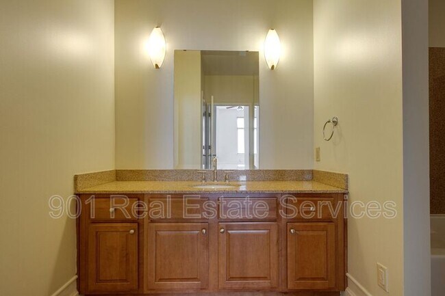 Building Photo - 648 Riverside Drive