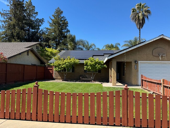 Building Photo - 3 bdrm 2 bath house on quiet cul -de-sac w...