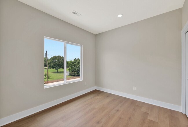 Building Photo - 357 Turnpike Rd