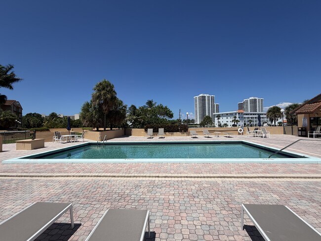 Building Photo - 1036 US-1