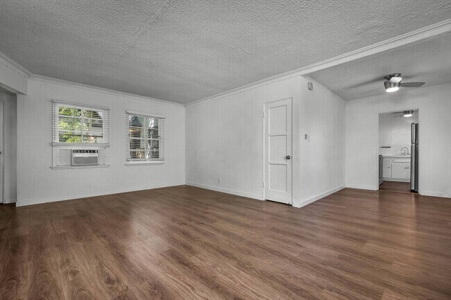 Building Photo - Excellent WeHo Location!