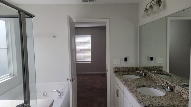 Building Photo - 426 Eclipse Ln