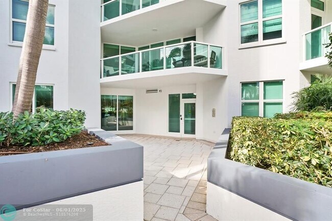 Building Photo - 550 SE Mizner Blvd