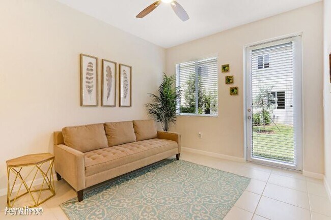 Building Photo - 2 br, 2.5 bath Townhome - 150 S Pine Islan...