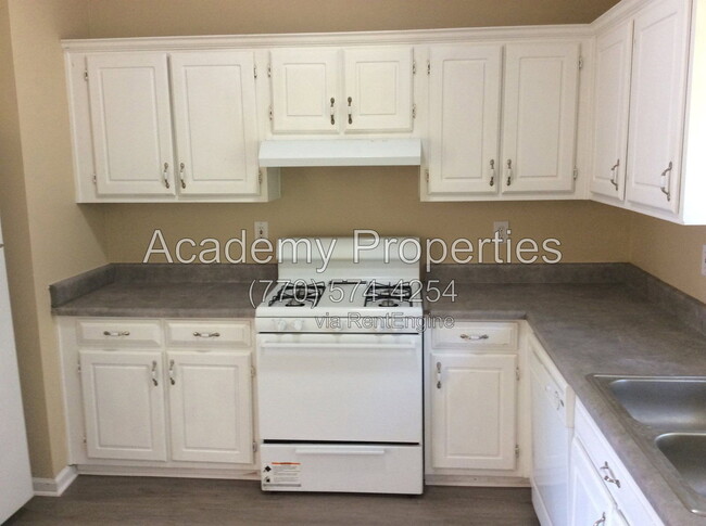 Building Photo - 390 Summer Hill Cir