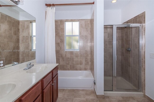 Building Photo - 1027 NE 207th St