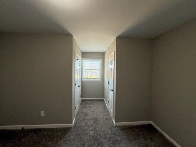 Building Photo - 40 Charlotte Pl