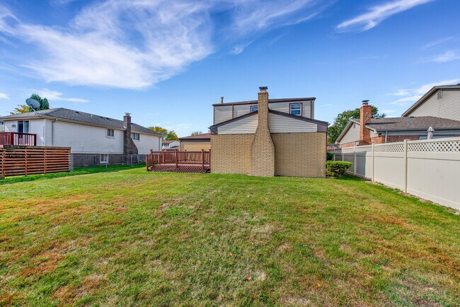 Building Photo - 197 Kings Way