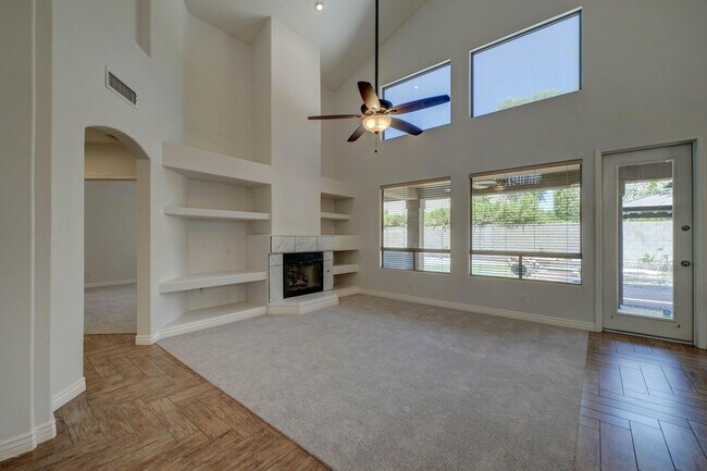 Building Photo - 6410 E Carolina Dr