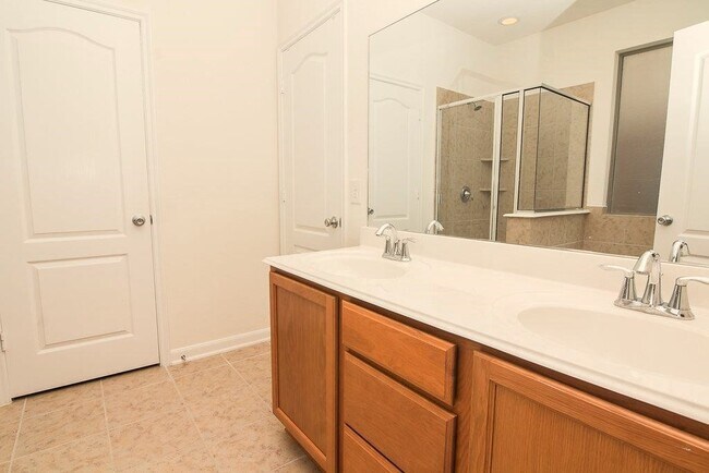 Building Photo - 21019 Blackstone Villa Ln