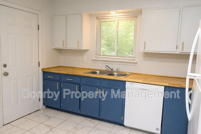 Building Photo - 2027 Lee St