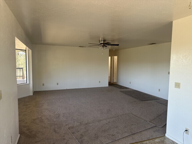 Building Photo - 44966 Person Loop S
