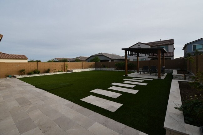 Building Photo - 2353 E Castanets Dr