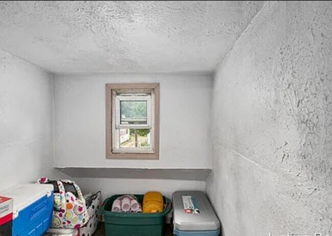 Building Photo - 1318 Division St