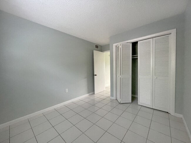 Building Photo - 3325 Arpt Rd S