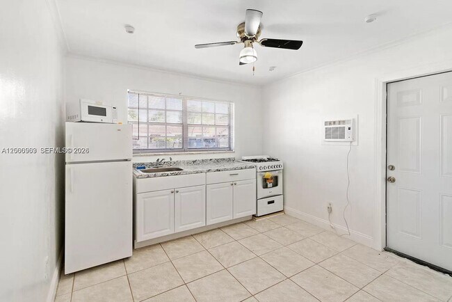 Building Photo - 17200 NW 51st Pl