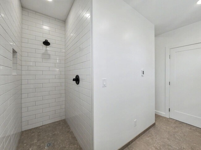 Building Photo - 3538 S Hudson St