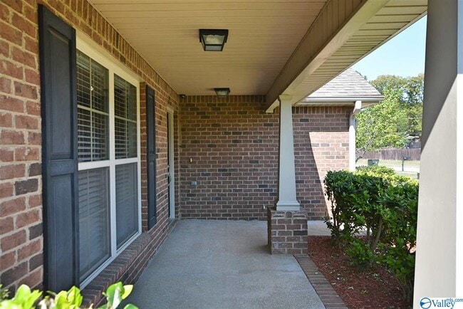 Building Photo - 106 Forest Glade Dr