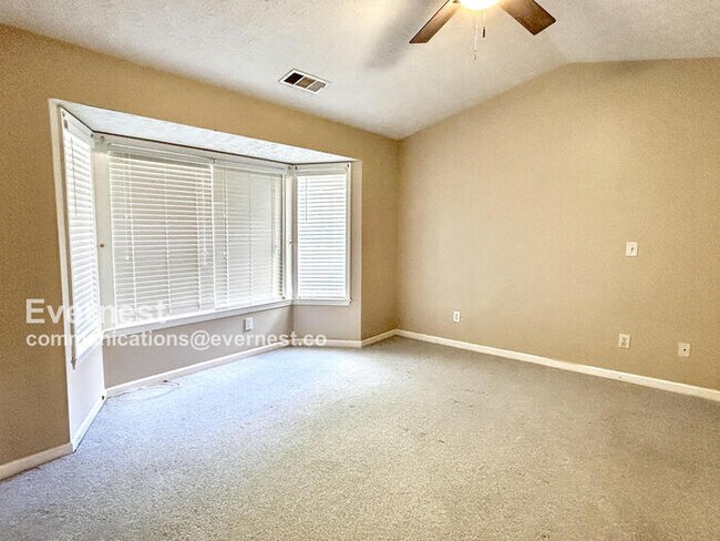Building Photo - 4010 Birchwood Cove