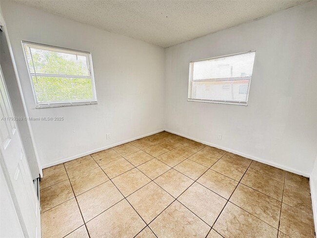 Building Photo - 1333 S Dixie Hwy