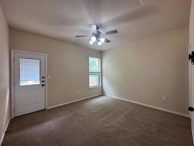 Building Photo - 304 Rosalie Dr