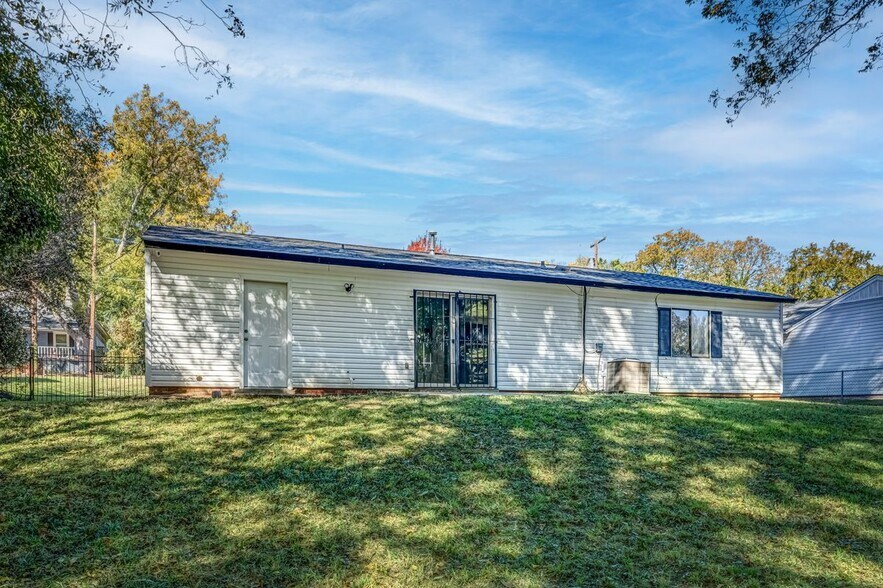 Building Photo - 283 E Hampton Ave