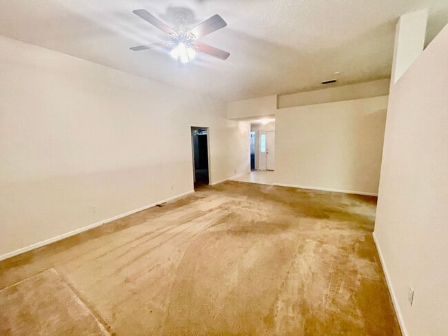 Building Photo - 96064 Piedmont Dr