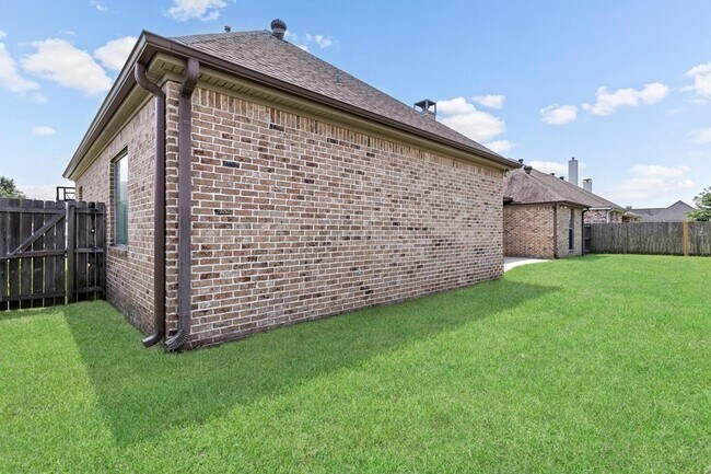 Building Photo - 3525 Windrose Dr