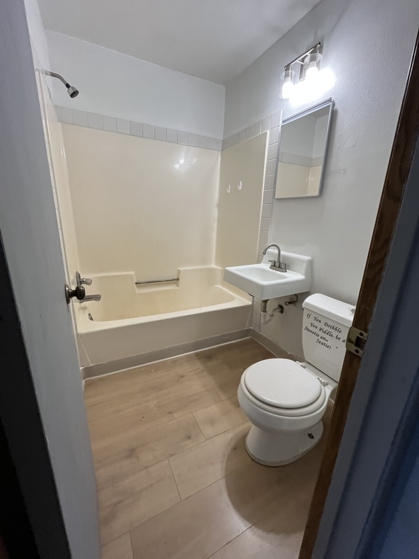 Building Photo - 412-412 N Lake St