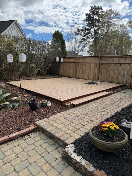 Building Photo - 102 Bill Park Dr