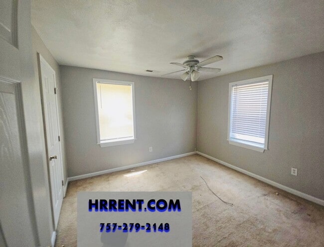 Building Photo - Cozy 3 Bedroom 1.5 Bath Two-Story Home located in the Fairmount Park in Norfolk!