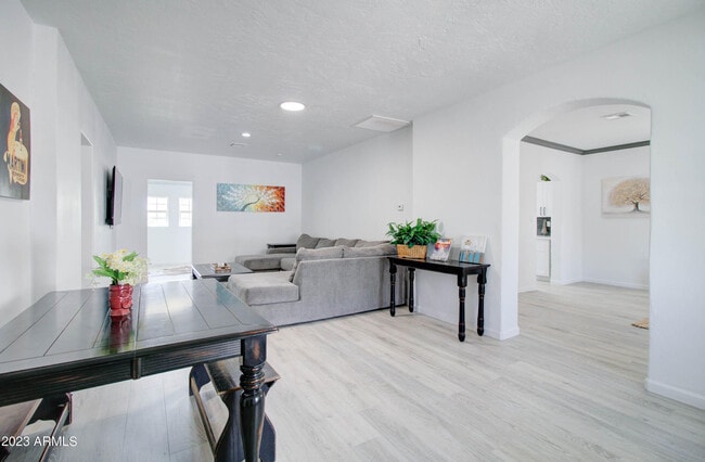 Building Photo - 258 S Sutherland St