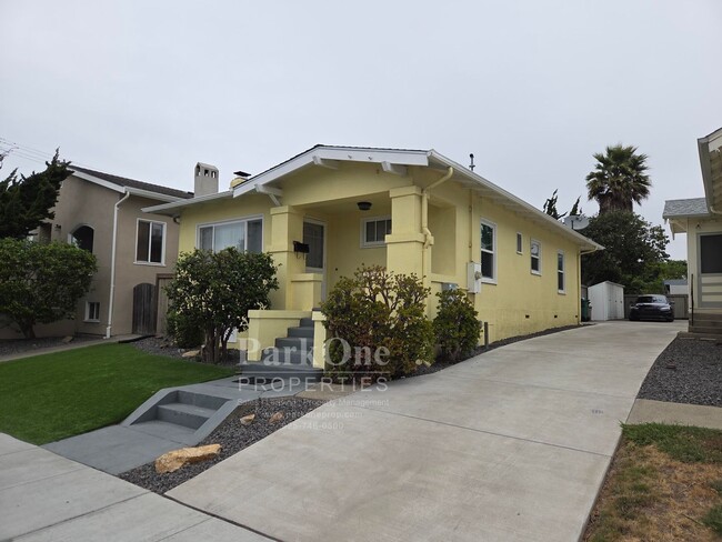 Primary Photo - Super Cute 2 bedroom House in the heart of...