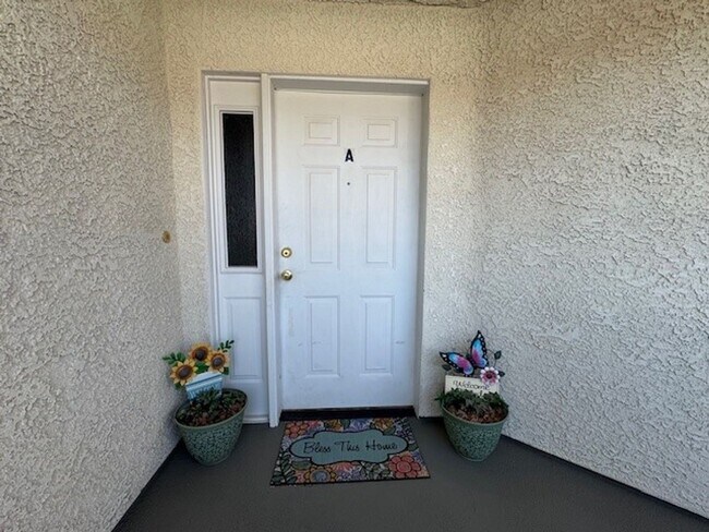 Building Photo - 3BR 3BA Townhome-Best view of the River & Laughlin Casino Skyline