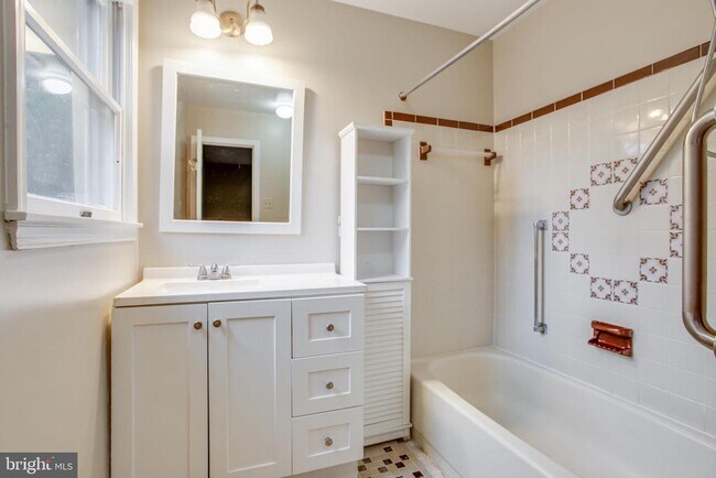 Building Photo - 3084 Eutaw Forest Dr