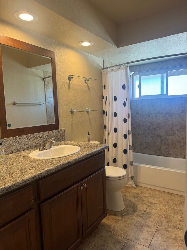 Building Photo - Very Spacious! 3Bed/2.5Bath w/solar panels! Close to Sweetwater Reservoir with plenty of trails!
