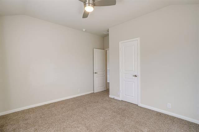 Building Photo - 817 Woodmark Dr