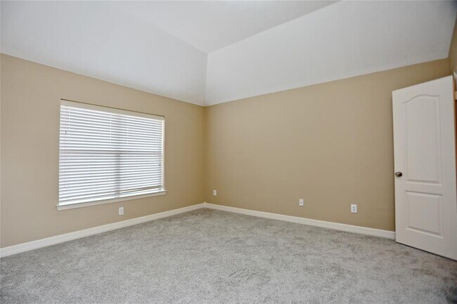 Building Photo - 14010 Norhill Pointe Dr